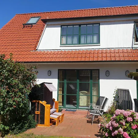 Holiday home Haus Silbermoewe *