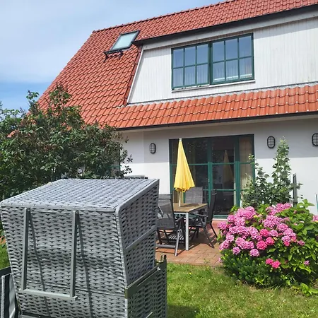 Holiday home Haus Silbermoewe *